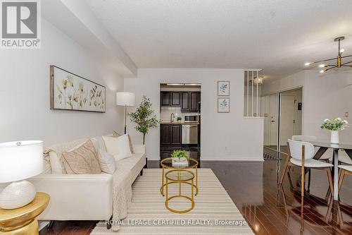 313 - 135 Hillcrest Avenue, Mississauga, ON - Indoor Photo Showing Living Room