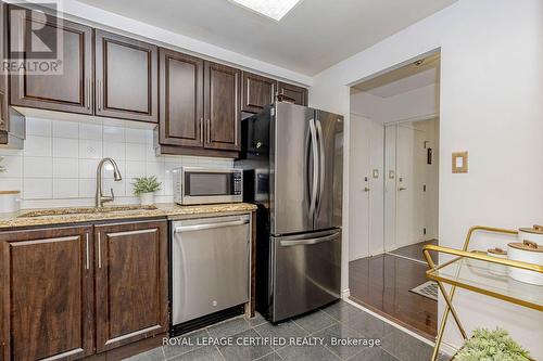 313 - 135 Hillcrest Avenue, Mississauga, ON - Indoor Photo Showing Kitchen With Stainless Steel Kitchen