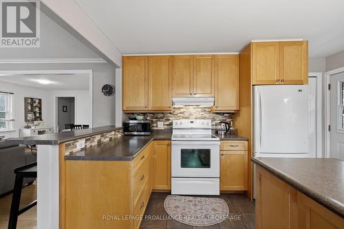 225 East Street, Greater Napanee (Greater Napanee), ON - Indoor Photo Showing Kitchen