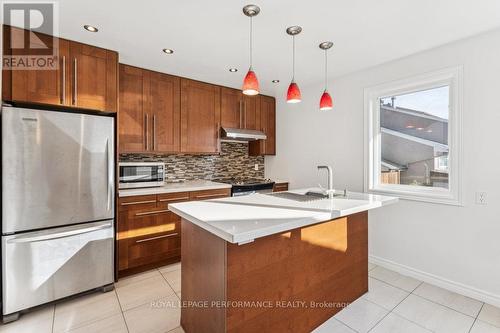 6 Gillespie Crescent, Ottawa, ON - Indoor Photo Showing Kitchen With Upgraded Kitchen
