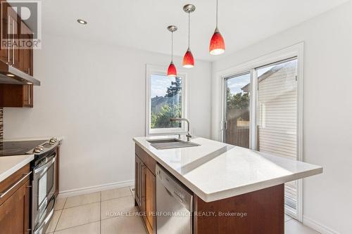6 Gillespie Crescent, Ottawa, ON - Indoor Photo Showing Kitchen With Upgraded Kitchen