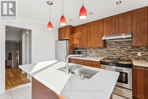 6 Gillespie Crescent, Ottawa, ON - Indoor Photo Showing Kitchen With Double Sink With Upgraded Kitchen