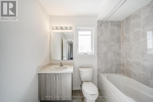 22 Sam Battaglia Crescent, Georgina, ON - Indoor Photo Showing Bathroom