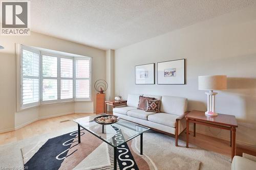 1995 Pitagora Court, Mississauga, ON - Indoor Photo Showing Living Room