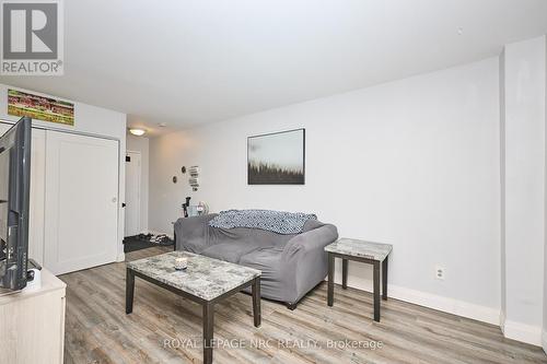 164 - 17 Old Pine Trail, St. Catharines (Carlton/Bunting), ON - Indoor Photo Showing Living Room