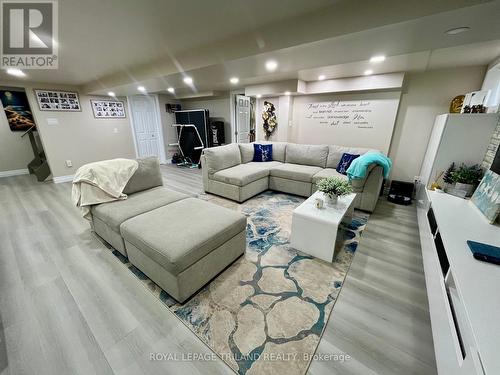 37 Broadway Street, Newbury, ON - Indoor