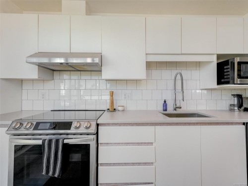 1303-1020 View St, Victoria, BC - Indoor Photo Showing Kitchen