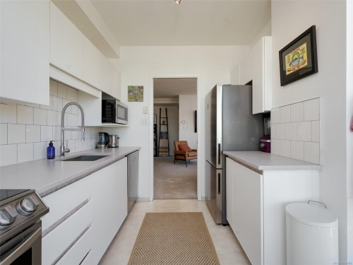 1303-1020 View St, Victoria, BC - Indoor Photo Showing Kitchen