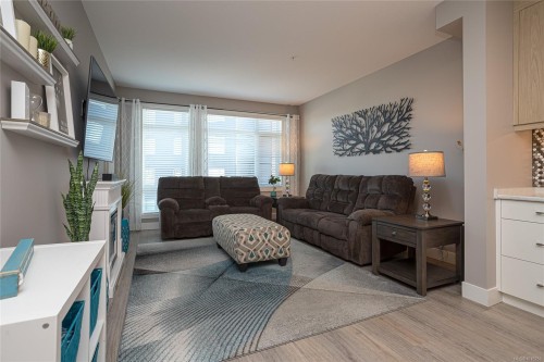 203-6540 Metral Dr, Nanaimo, BC - Indoor Photo Showing Living Room
