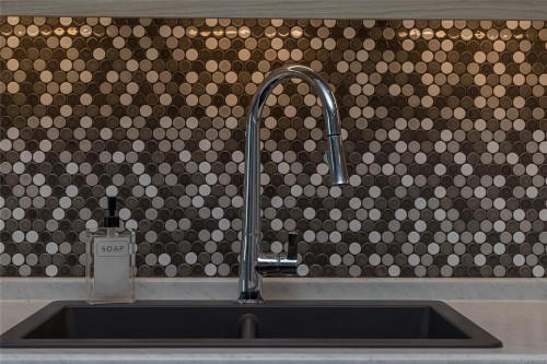 203-6540 Metral Dr, Nanaimo, BC - Indoor Photo Showing Kitchen