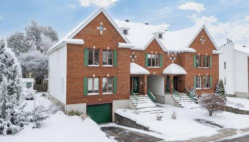 712 Boul. des Seigneurs-Dumont  Saint-Jérôme, QC J7Z 7E3