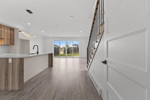 Salon - 13750 Rue Du Merlot, Mirabel, QC 