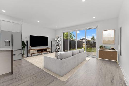 Salon - 13750 Rue Du Merlot, Mirabel, QC 