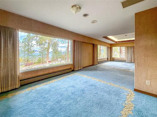 5090 Ash Road, Kelowna, BC - Indoor Photo Showing Other Room