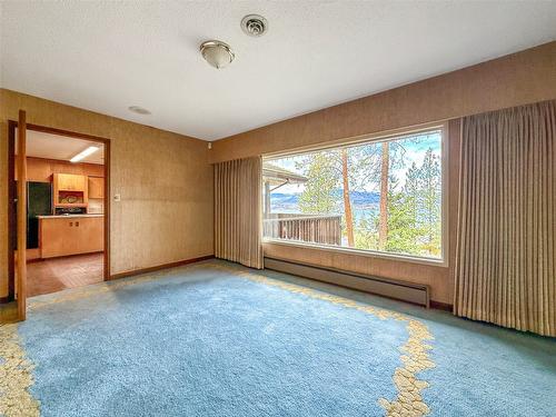 5090 Ash Road, Kelowna, BC - Indoor Photo Showing Other Room