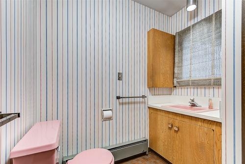 5090 Ash Road, Kelowna, BC - Indoor Photo Showing Bathroom