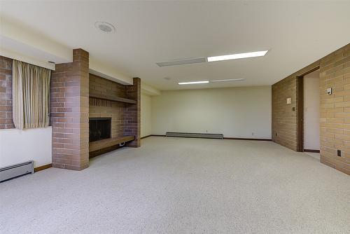 5090 Ash Road, Kelowna, BC - Indoor Photo Showing Other Room