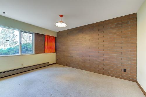 5090 Ash Road, Kelowna, BC - Indoor Photo Showing Other Room