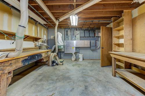 5090 Ash Road, Kelowna, BC - Indoor Photo Showing Basement