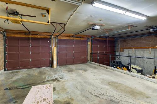 5090 Ash Road, Kelowna, BC - Indoor Photo Showing Garage