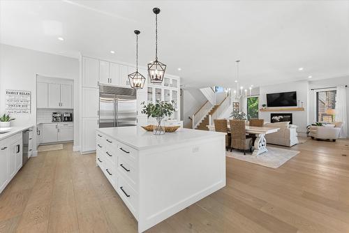 1180 Mission Ridge Road, Kelowna, BC - Indoor Photo Showing Kitchen With Upgraded Kitchen