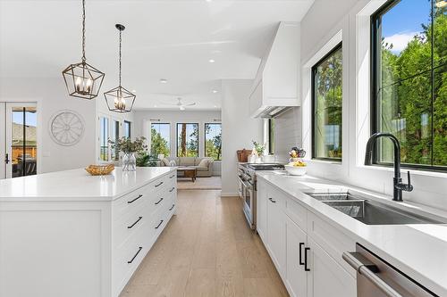 1180 Mission Ridge Road, Kelowna, BC - Indoor Photo Showing Kitchen With Double Sink With Upgraded Kitchen