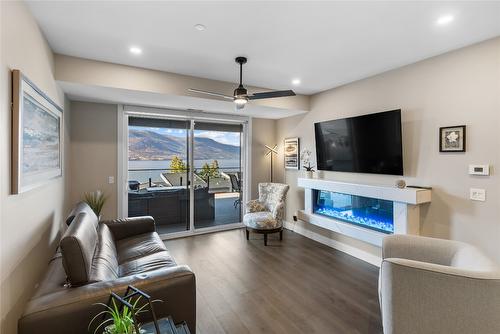 104-3475 Granite Close, Kelowna, BC - Indoor Photo Showing Living Room