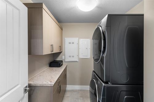 104-3475 Granite Close, Kelowna, BC - Indoor Photo Showing Laundry Room