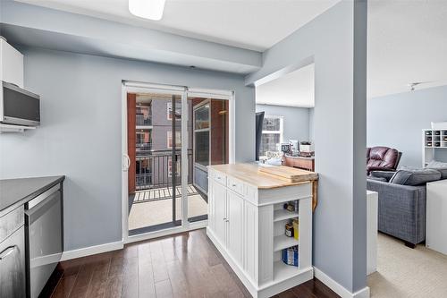 301-555 Yates Road, Kelowna, BC - Indoor