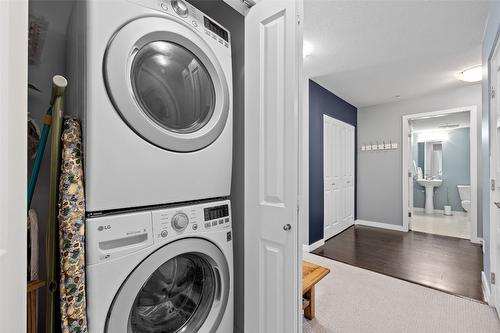 301-555 Yates Road, Kelowna, BC - Indoor Photo Showing Laundry Room