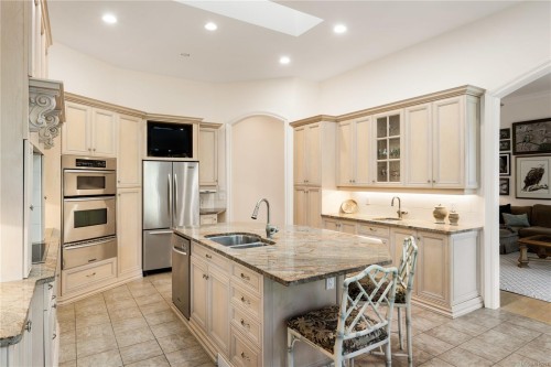 3721 Arbutus Ridge, Saanich, BC 