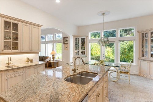 3721 Arbutus Ridge, Saanich, BC 