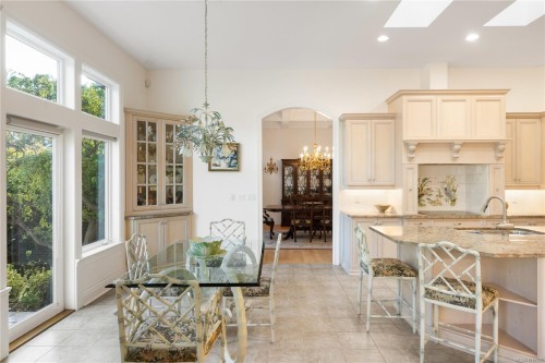 3721 Arbutus Ridge, Saanich, BC 