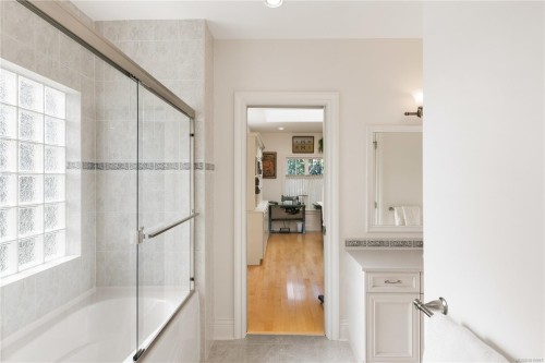 3721 Arbutus Ridge, Saanich, BC 