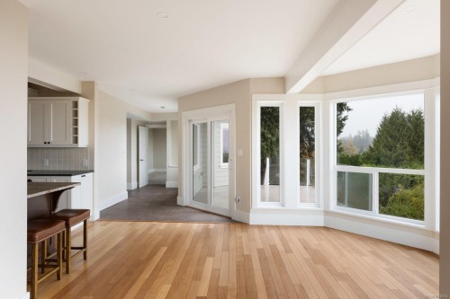 5055 Lochside Dr, Saanich, BC 