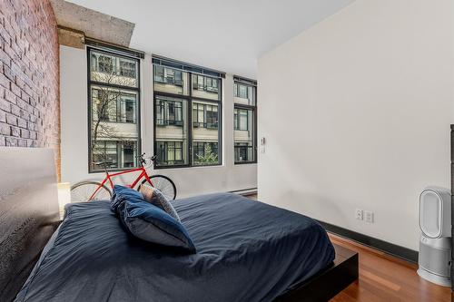 Primary bedroom - 201-765 Rue Bourget, Montréal (Le Sud-Ouest), QC - Indoor Photo Showing Bedroom