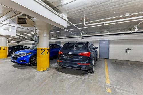 Garage - 201-765 Rue Bourget, Montréal (Le Sud-Ouest), QC - Indoor Photo Showing Garage