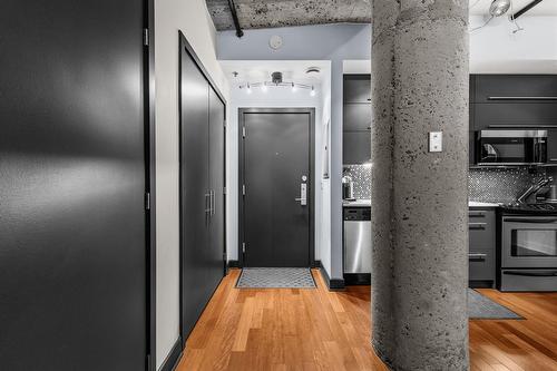 Hall - 201-765 Rue Bourget, Montréal (Le Sud-Ouest), QC - Indoor