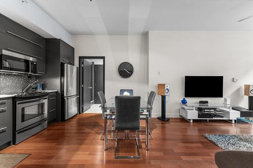 Dining room - 201-765 Rue Bourget, Montréal (Le Sud-Ouest), QC - Indoor Photo Showing Kitchen