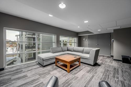 309-1880 Hugh Allan Drive, Kamloops, BC - Indoor Photo Showing Living Room