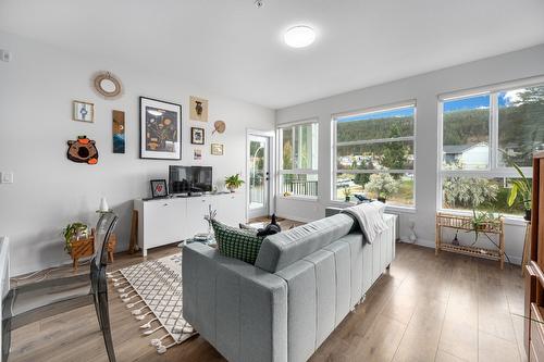 309-1880 Hugh Allan Drive, Kamloops, BC - Indoor Photo Showing Living Room