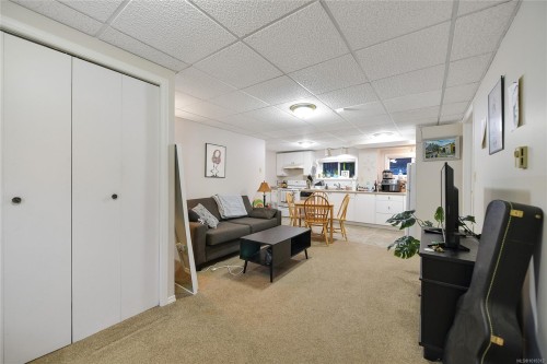 984 Brighton Cres, Victoria, BC 