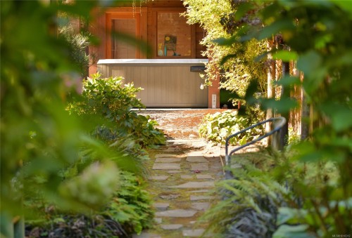 984 Brighton Cres, Victoria, BC 