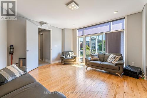 69 Donald Street, Ottawa, ON - Indoor Photo Showing Living Room