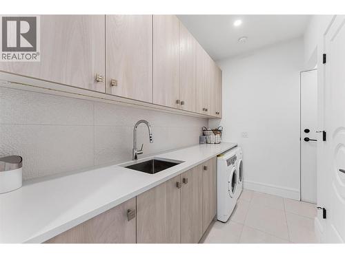 3460 Patsy Road, Kelowna, BC - Indoor Photo Showing Kitchen