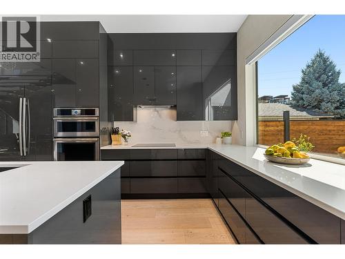 3460 Patsy Road, Kelowna, BC - Indoor Photo Showing Kitchen With Upgraded Kitchen