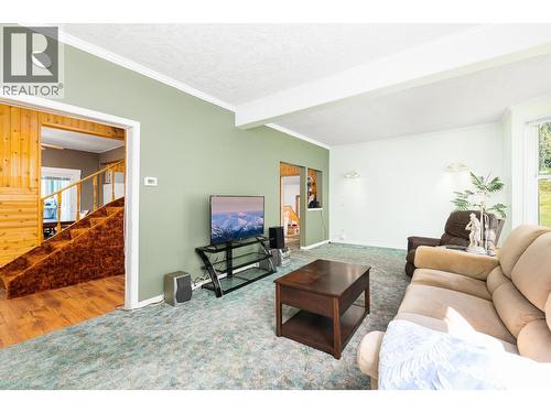 5315 Cory Road, Wynndel, BC - Indoor Photo Showing Living Room