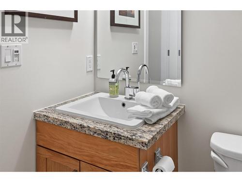 3211 Skyview Lane Unit# 411, West Kelowna, BC - Indoor Photo Showing Bathroom