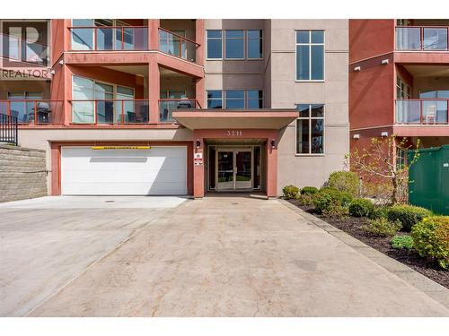3211 Skyview Lane Unit# 411, West Kelowna, BC - Outdoor With Balcony