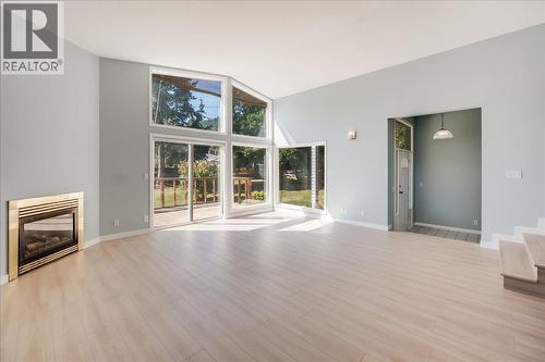 708 10Th Street, Castlegar, BC - Indoor Photo Showing Other Room With Fireplace
